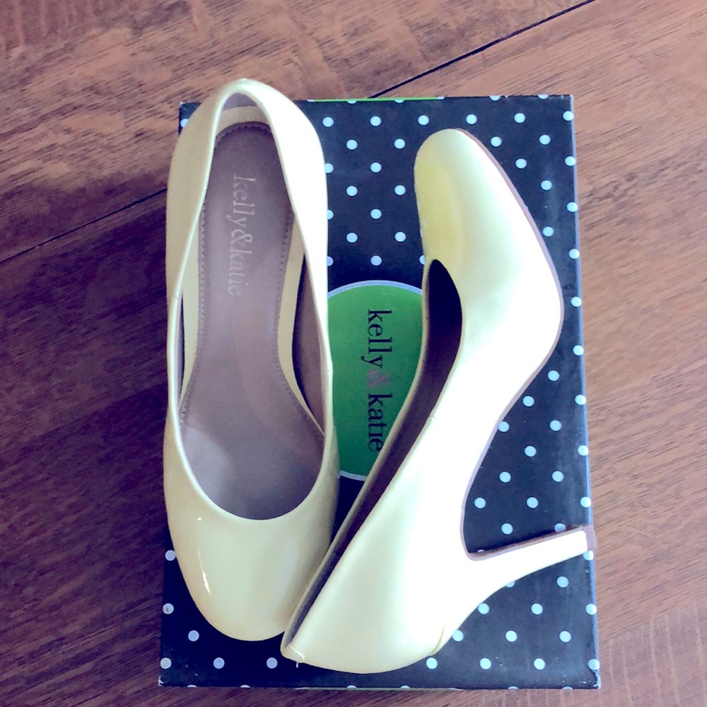 Kelly and Katie sz 7 1/2 butter yellow patent leather